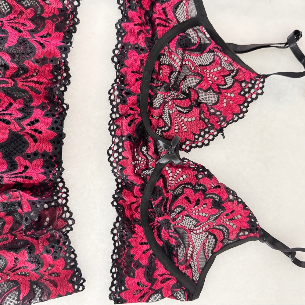 3 Piece Lace Lingerie Set Garter Bra Panties
in Black and Pink - Picture 2 of 4